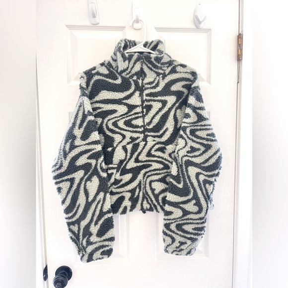 Ardene sweater - Picture 2 of 3